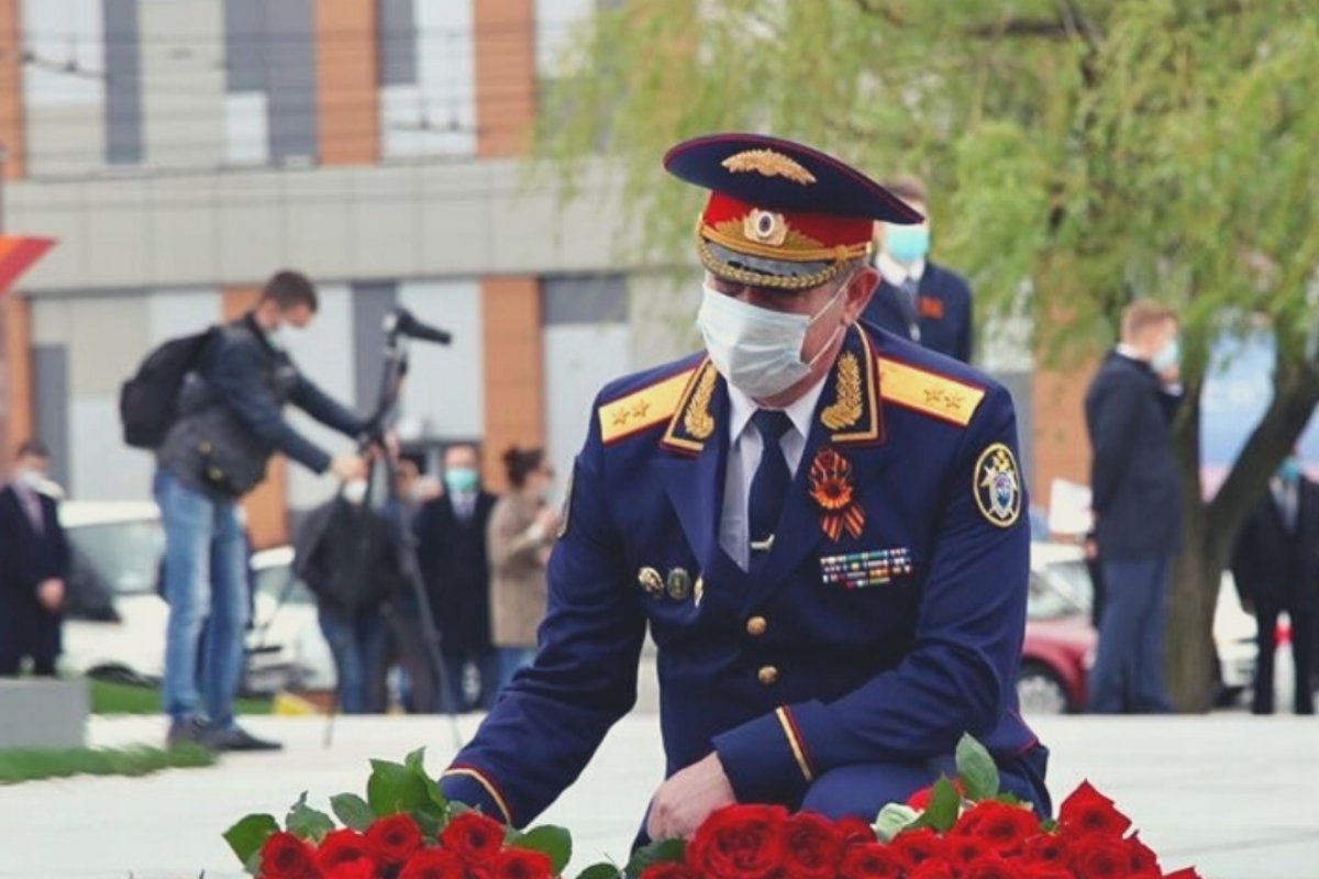 В честь Дня Победы в столице Кубани возложили венки и цветы к мемориалу «Вечный огонь»