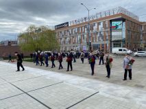 В честь Дня Победы в столице Кубани возложили венки и цветы к мемориалу «Вечный огонь»