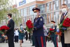 В честь Дня Победы в столице Кубани возложили венки и цветы к мемориалу «Вечный огонь»